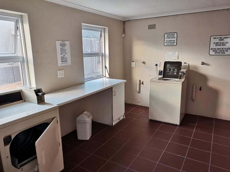 To Let 1 Bedroom Property for Rent in Uitzicht Western Cape